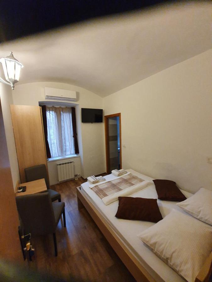 Bed 4 3*
